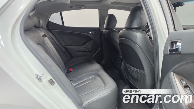 Kia K5 2011 — photo 11