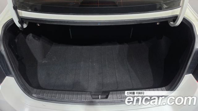 Kia K5 2011 — photo 17