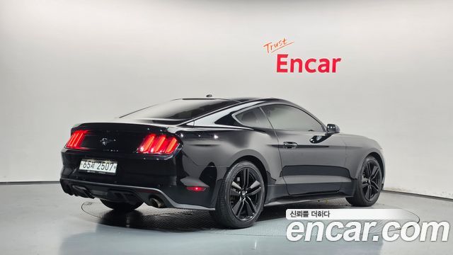 Ford Mustang 2017 — photo 2