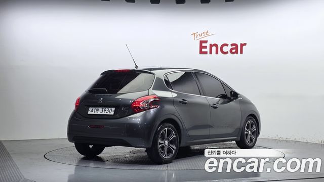 Peugeot 208 2014 — photo 2