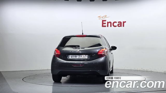 Peugeot 208 2014 — photo 4