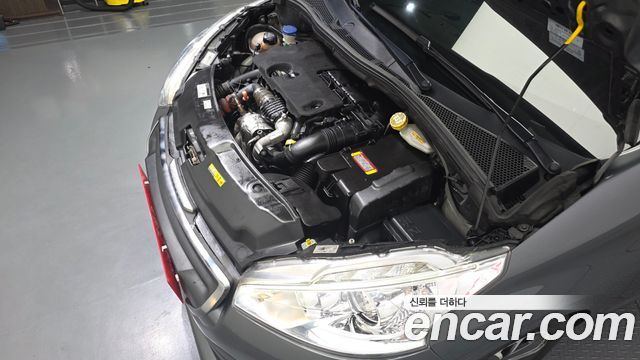 Peugeot 208 2014 — photo 6