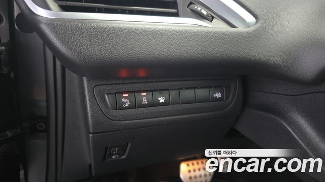 Peugeot 208 2014 — photo 17