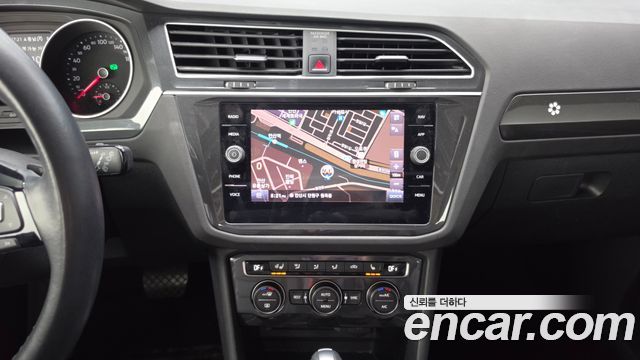 Volkswagen Tiguan 2020 — photo 18