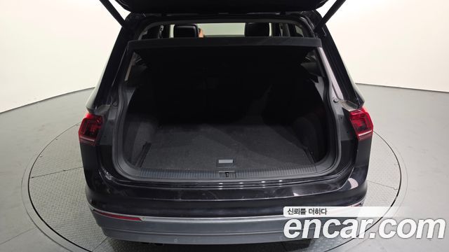 Volkswagen Tiguan 2020 — photo 22
