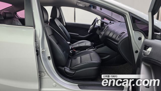 Kia K3 2017 — photo 11