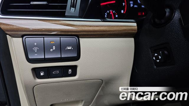 Kia K7 2016 — photo 24