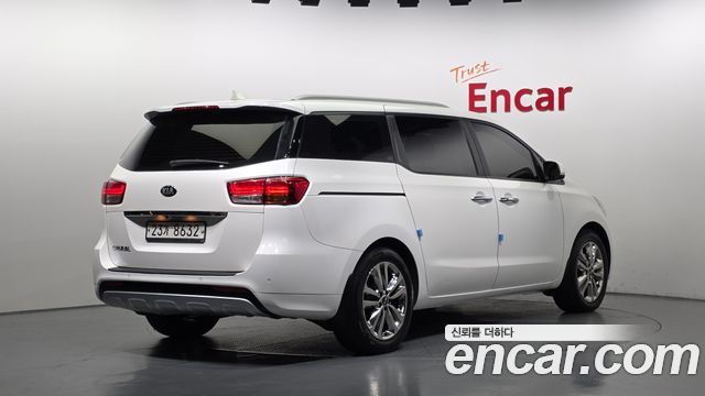 Kia Canival 2015 — photo 2