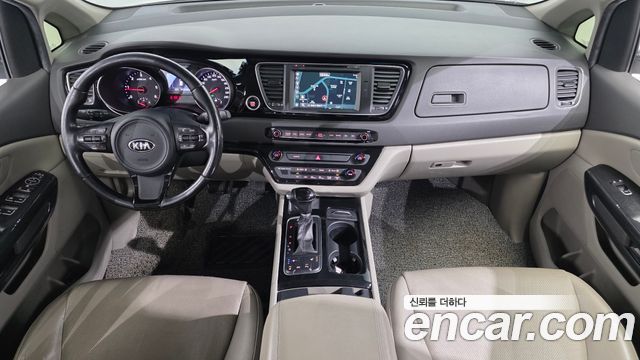 Kia Canival 2015 — photo 7
