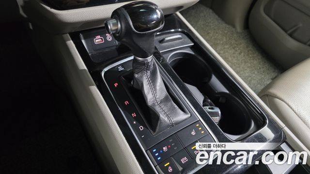 Kia Canival 2015 — photo 9