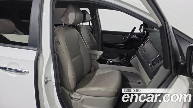 Kia Canival 2015 — photo 12