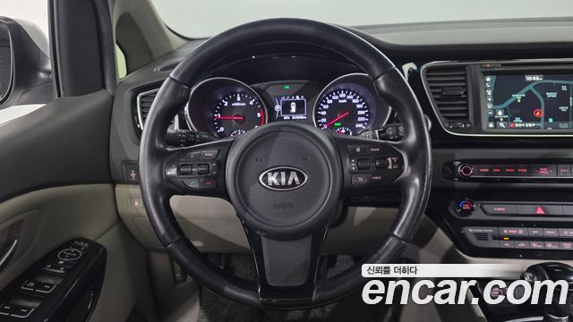 Kia Canival 2015 — photo 13