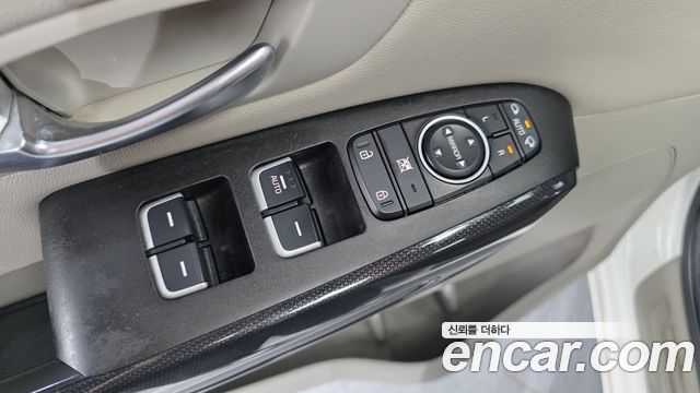 Kia Canival 2015 — photo 14