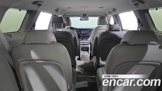 Kia Canival 2015 — photo 20