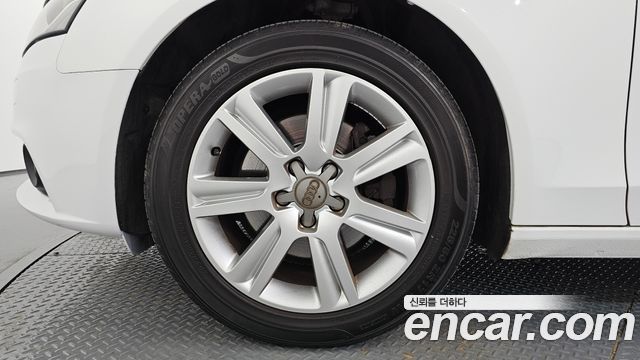 Audi A4 2011 — photo 5