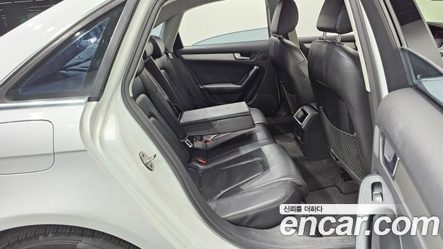 Audi A4 2011 — photo 11