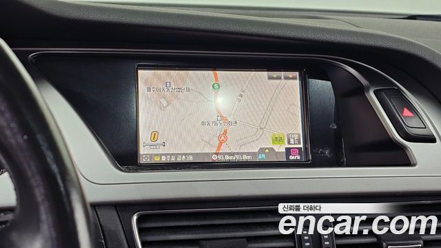 Audi A4 2011 — photo 12