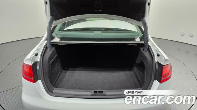 Audi A4 2011 — photo 16