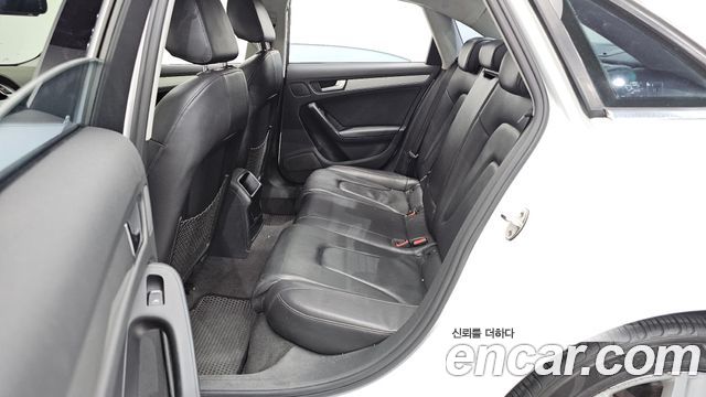 Audi A4 2011 — photo 17