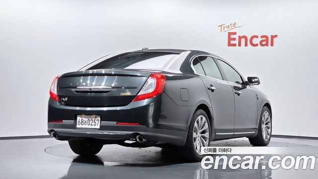 Lincoln MKS 2016 — photo 2
