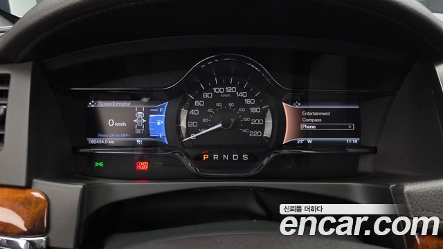 Lincoln MKS 2016 — photo 11