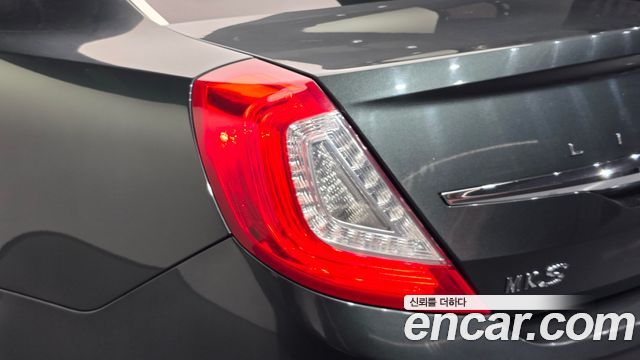 Lincoln MKS 2016 — photo 9