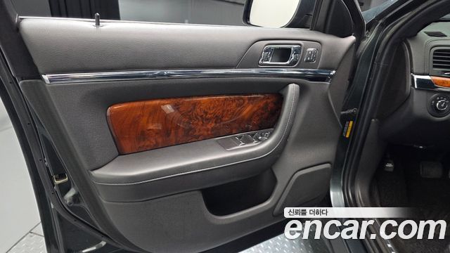 Lincoln MKS 2016 — photo 14
