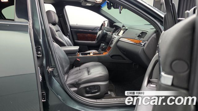 Lincoln MKS 2016 — photo 16