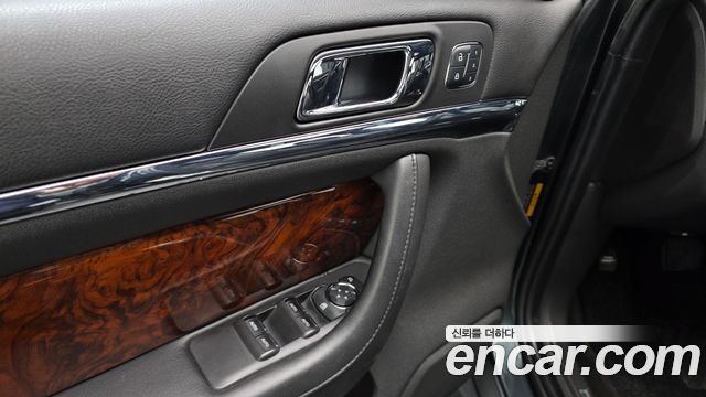 Lincoln MKS 2016 — photo 29