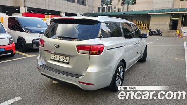 Kia Canival 2015 — photo 4