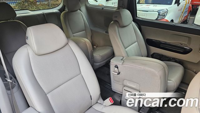 Kia Canival 2015 — photo 8