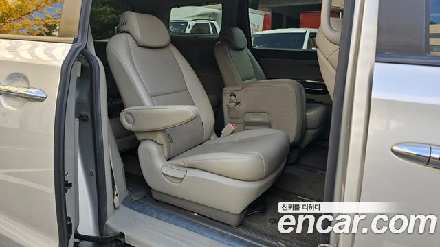 Kia Canival 2015 — photo 9