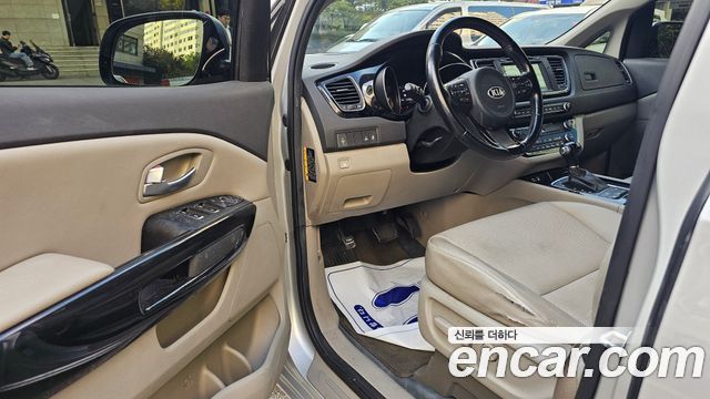 Kia Canival 2015 — photo 10
