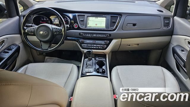 Kia Canival 2015 — photo 11