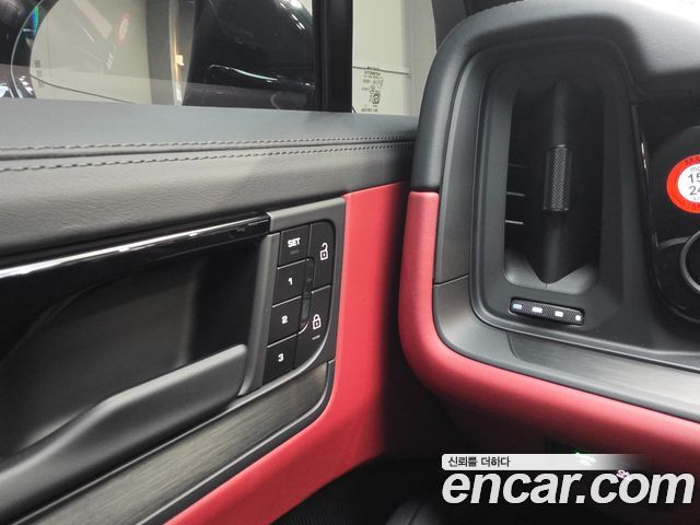 Porsche Cayenne 2025 — photo 17