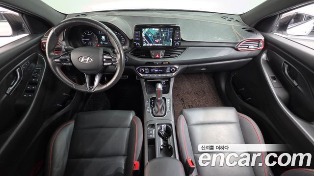 Hyundai i30 2019 — photo 10