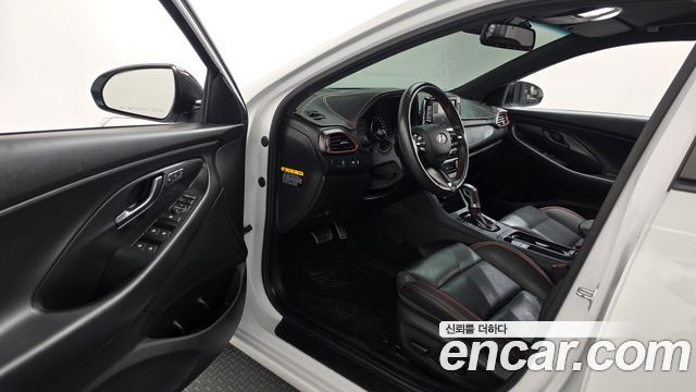 Hyundai i30 2019 — photo 13