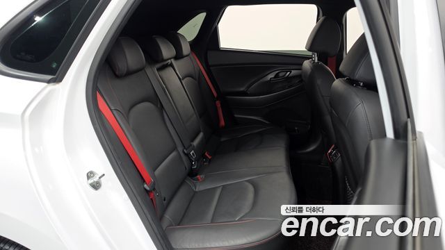 Hyundai i30 2019 — photo 17