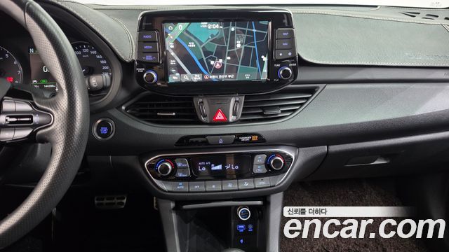 Hyundai i30 2019 — photo 18