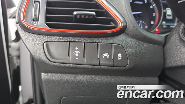 Hyundai i30 2019 — photo 26