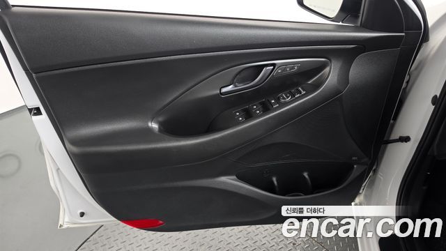 Hyundai i30 2019 — photo 14