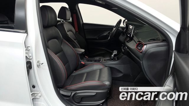 Hyundai i30 2019 — photo 16