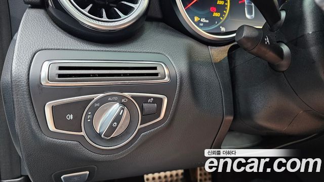 Mercedes-Benz C-Class 2019 — photo 17