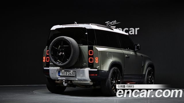 Land Rover Defender 2022 — photo 2