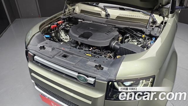 Land Rover Defender 2022 — photo 6