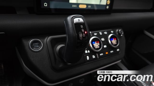 Land Rover Defender 2022 — photo 12