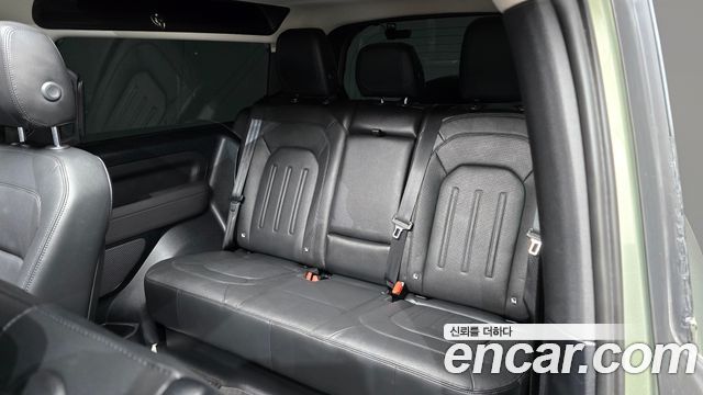 Land Rover Defender 2022 — photo 17