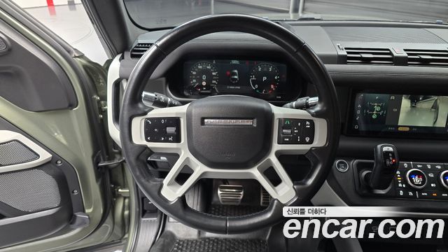 Land Rover Defender 2022 — photo 18