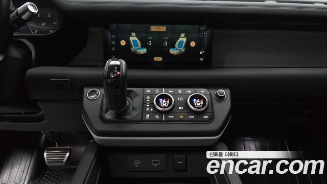 Land Rover Defender 2022 — photo 19