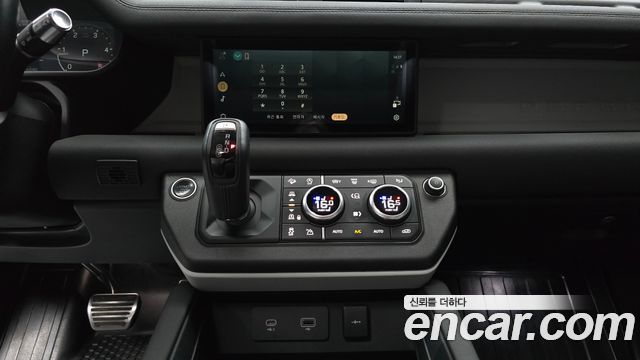 Land Rover Defender 2022 — photo 21